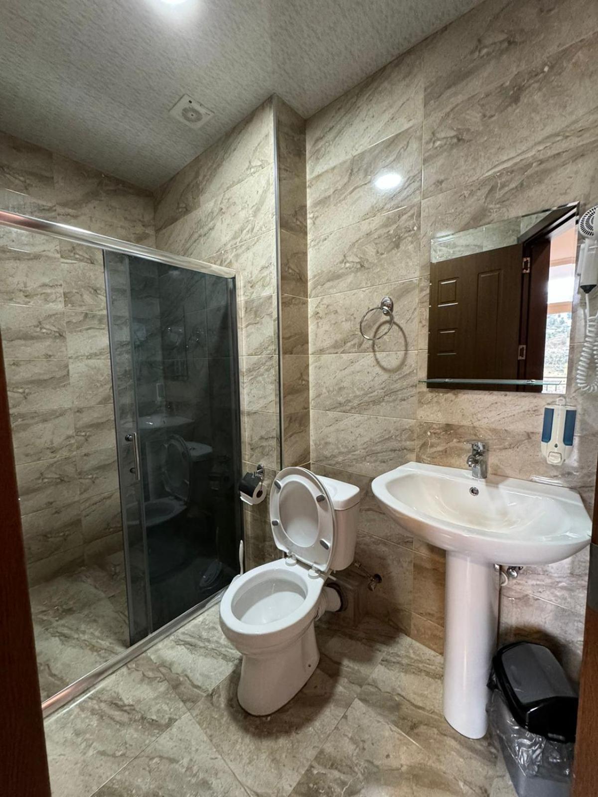 Colibri Apartment บาทูมิ ภายนอก รูปภาพ